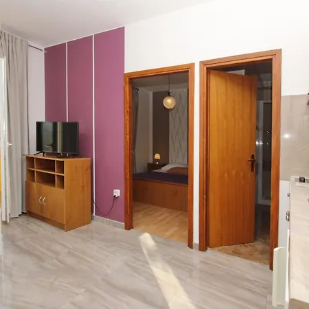 In Mit Eigenem Balkon By Interhome Apartman *